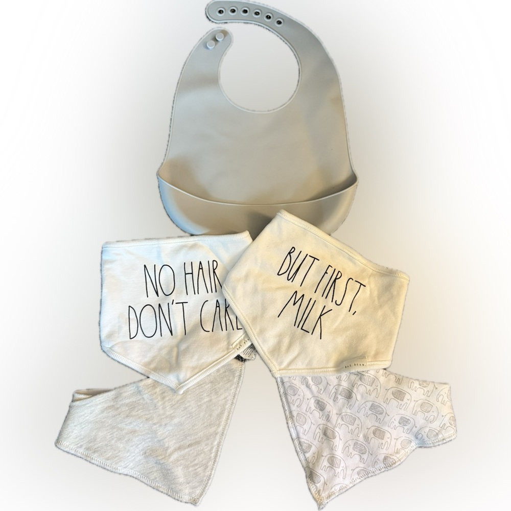 Lot of 5 bibs - NWOT